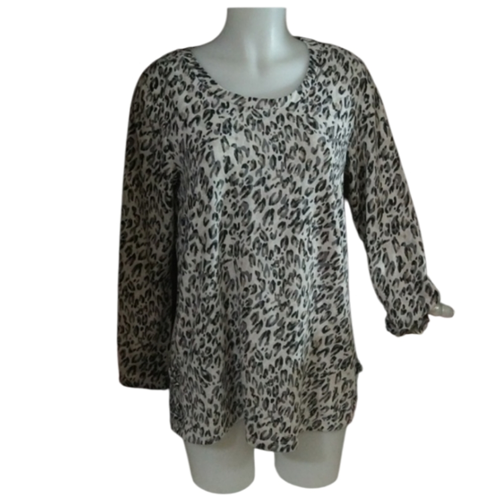 6/$15 Size L street legal leopard printed long sleeve top